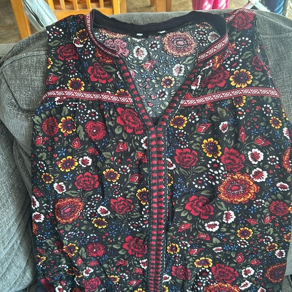 Ladies summer top, size XL, 60% cotton front and 40% polyester. Like new. - Picture 1 of 2